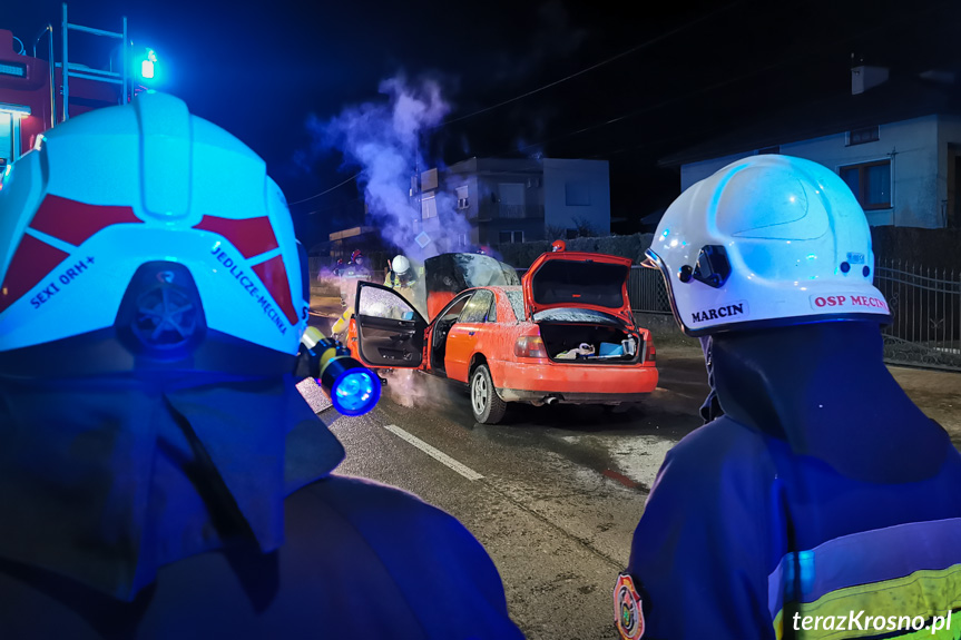 Pożar samochodu w Jedliczu na Brzozowej