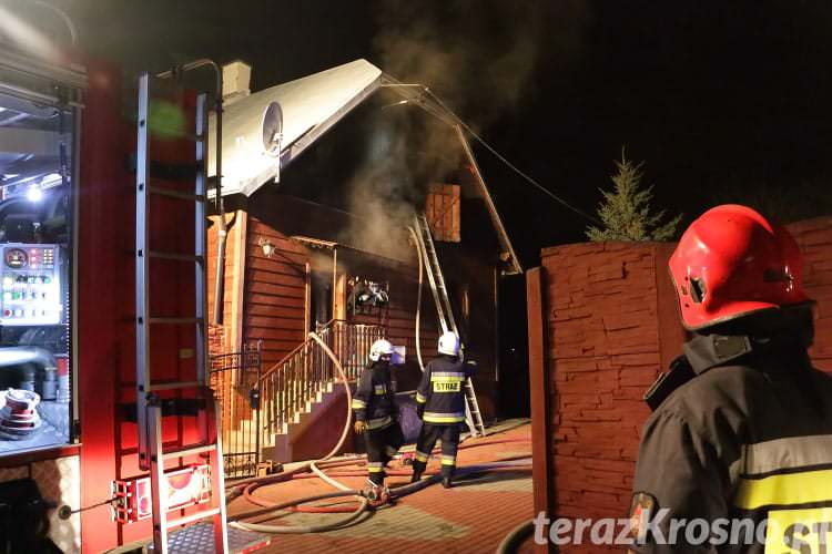Pożar w Krośnie. Palił się dom, jedna osoba poszkodowana