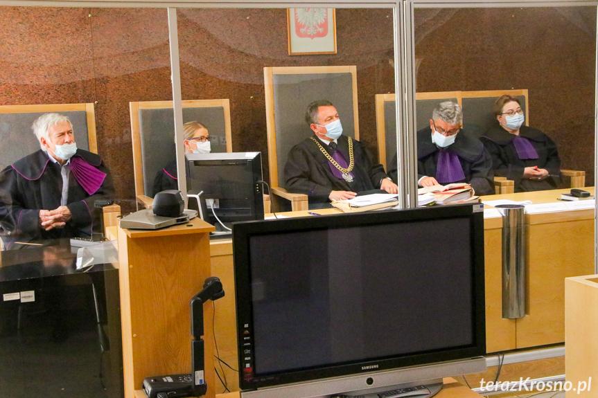 Proces w sprawie zabójstwa w Krośnie. Biegły: pacjent przeżył aż dwa tygodnie