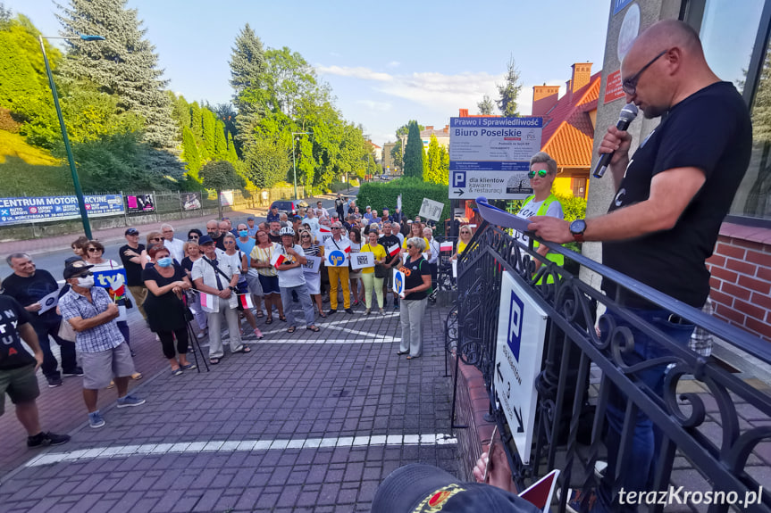 Protest przeciwko "lex TVN" w Krośnie