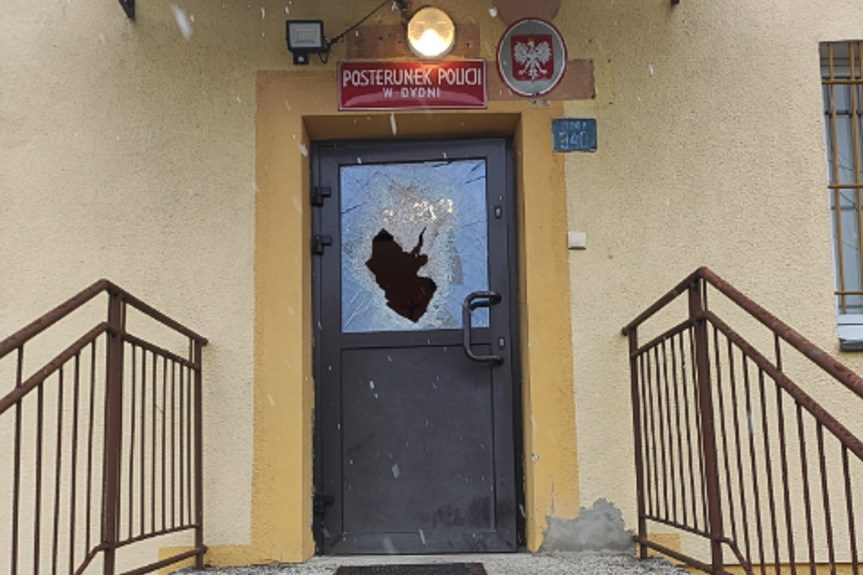REGION. Siekierą uszkodził drzwi posterunku policji