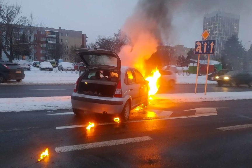 REGION. Żołnierz WOT gasił płonący samochód w Rzeszowie