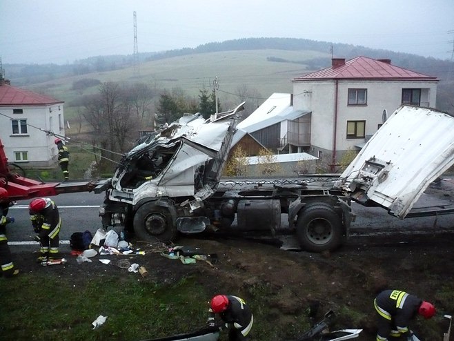Śmiertelny wypadek w Barwinku, nie żyje kierowca TIRa