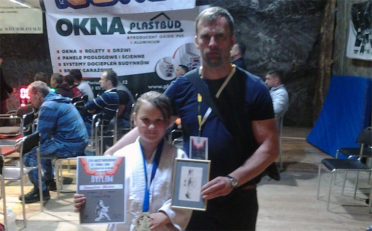 Oliwia Ziewalicz wraz z trenerem Pawłem Jurysiem