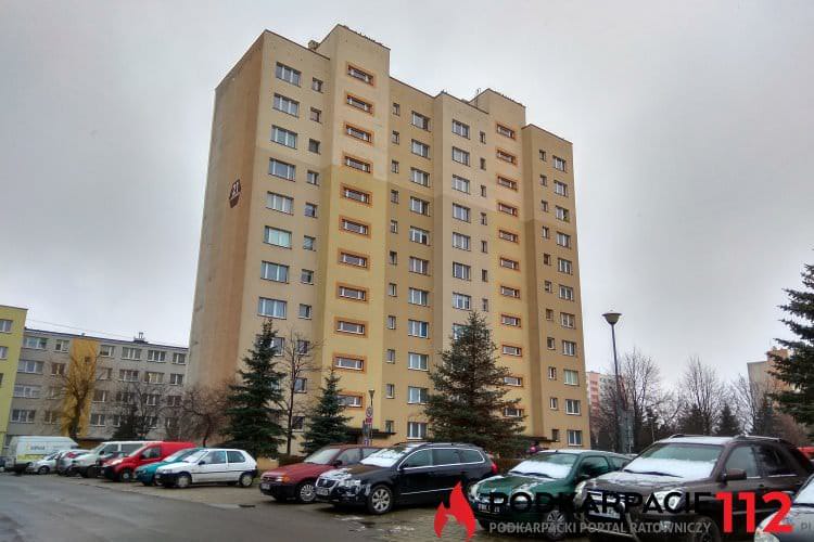 Tragedia w Krośnie: 64-latek wypadł z okna wieżowca