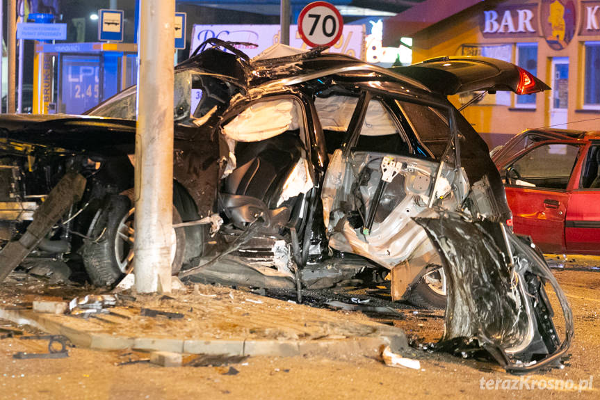 Tragiczne skutki wypadku w Krośnie. Zmarł kierujący audi