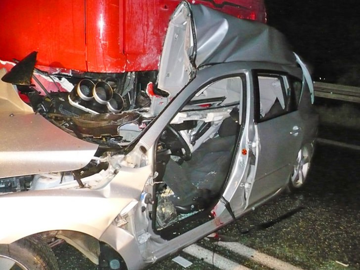 Tragiczny wypadek w Cergowej, nie żyje 23-letni kierowca