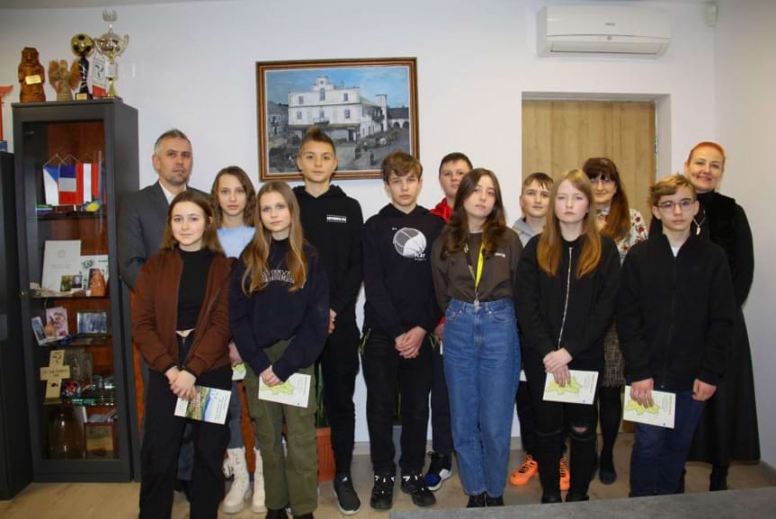 Uczniowie SP w Łękach Dukielskich na lekcji w Urzędzie Miejskim w Dukli