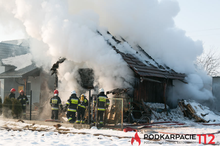 W Dobieszynie spłonął budynek gospodarczy