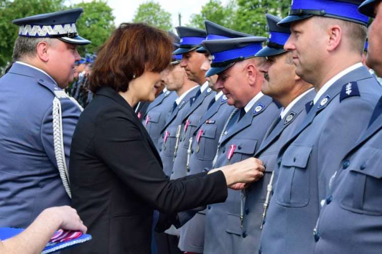 Wojewódzkie obchody Święta Policji. Funkcjonariusze odebrali awanse i odznaczenia