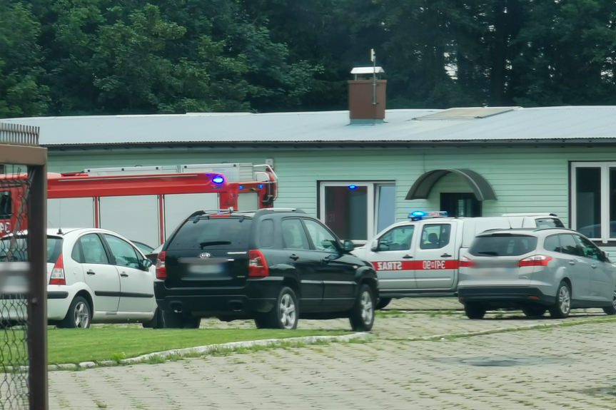 Wypadek w Korczynie. Pracownikowi zmiażdżyło rękę