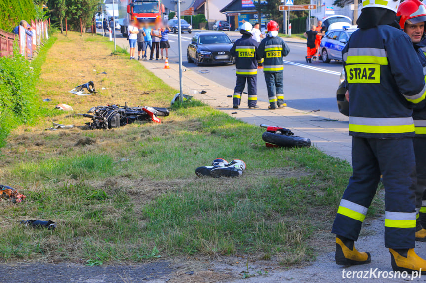 Wypadek w Miejscu Piastowym, poszkodowany motocyklista [WIDEO]