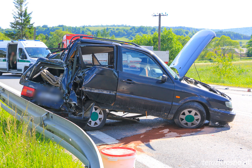 Wypadek w Tylawie, poszkodowany kierowca volkswagena