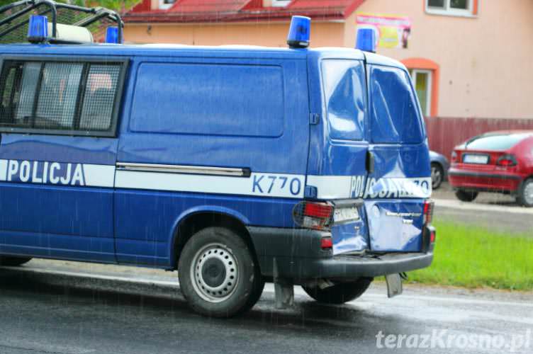 Wypadek z udziałem radiowozu policyjnego w Łężanach