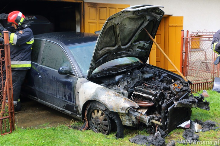 Żarnowiec: Pożar samochodu w garażu
