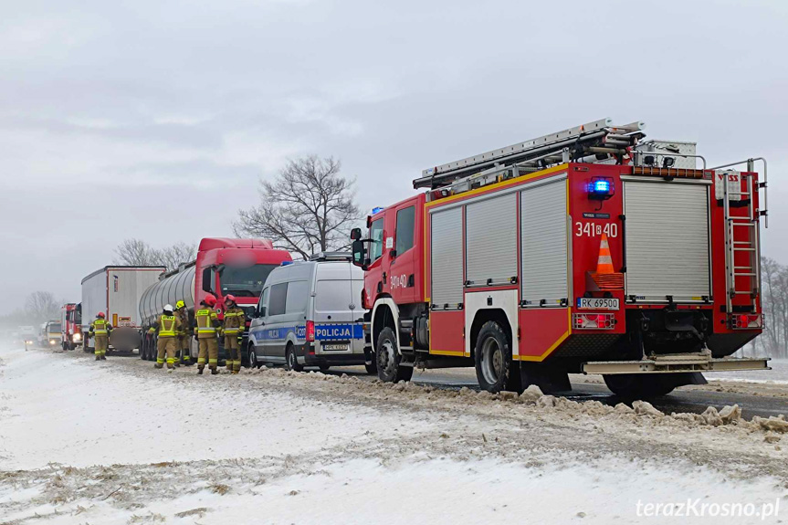 Zderzenie dwóch ciężarówek w Iwoniczu na DK28