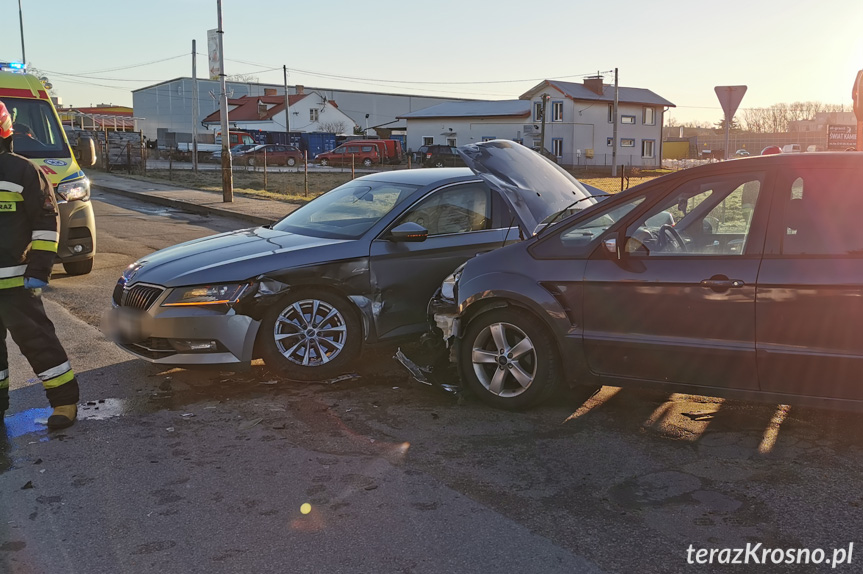 Zderzenie dwóch samochodów na Pużaka w Krośnie