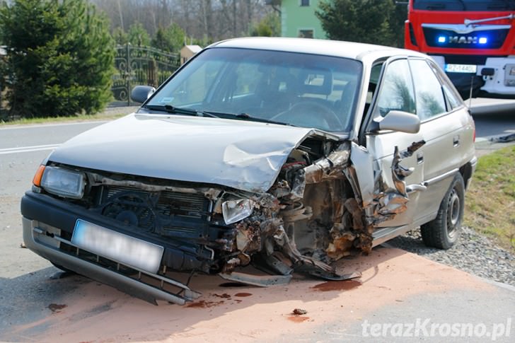 Zderzenie dwóch samochodów w Bajdach