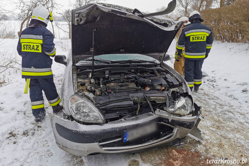Zderzenie dwóch samochodów w Jaszczwi