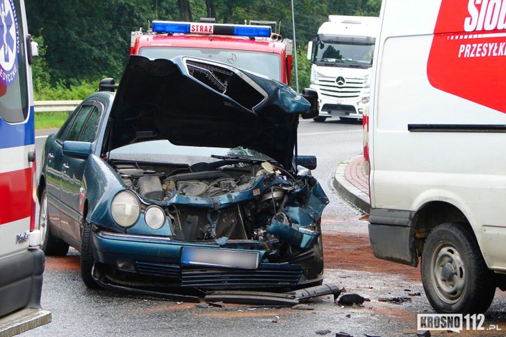 Zderzenie dwóch samochodów w Lipowicy