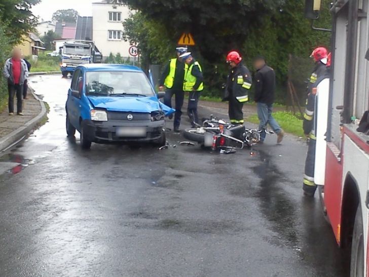 Zderzenie motocykla z osobówką w Krośnie