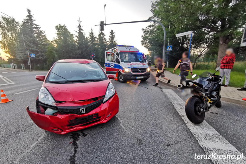 Zderzenie osobówki z motocyklem na Bieszczadzkiej w Krośnie