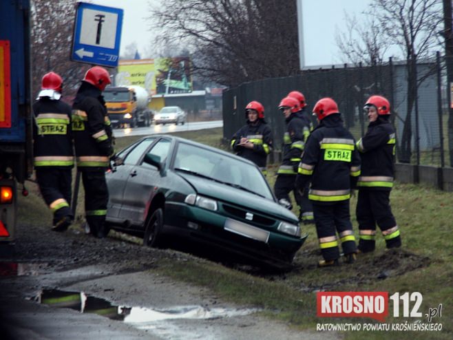 Zderzenie osobówki z tirem na Podkarpackiej w Krośnie