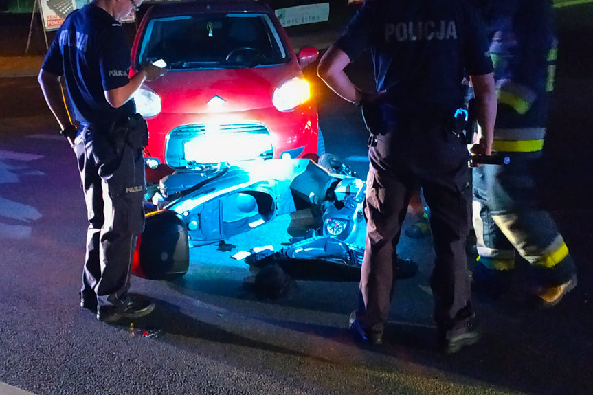 Zderzenie samochodu ze skuterem w Krośnie