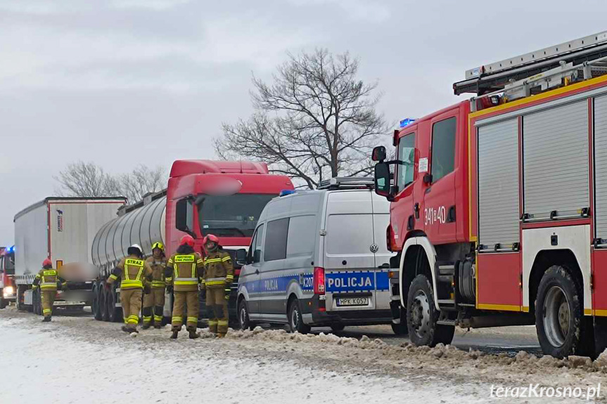Kolizja dwóch samochodów ciężarowych w Iwoniczu