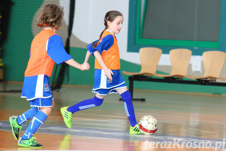 Pokazowy mecz dziewcząt ze szkółki piłkarskiej Beniaminek Krosno