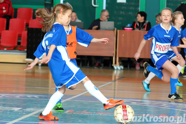 Pokazowy mecz dziewcząt ze szkółki piłkarskiej Beniaminek Krosno
