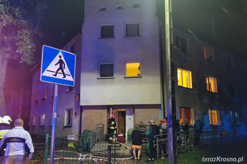 Pożar mieszkania przy ulicy Popiełuszki w Krośnie