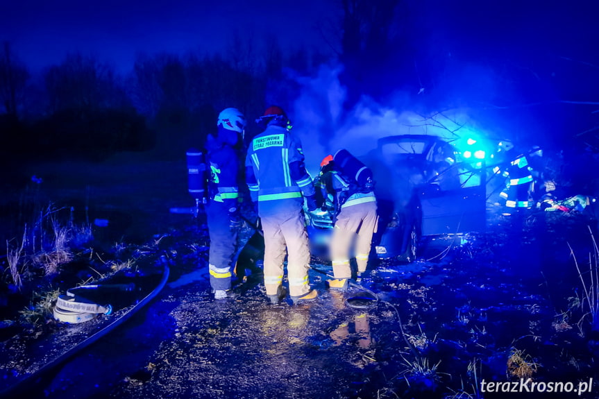 Pożar samochodu na Kuklińskiego w Krośnie