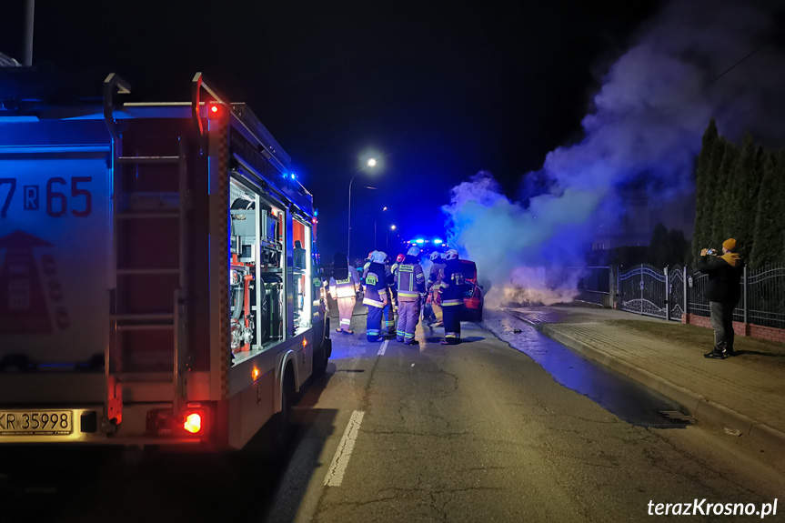 Pożar samochodu w Jedliczu
