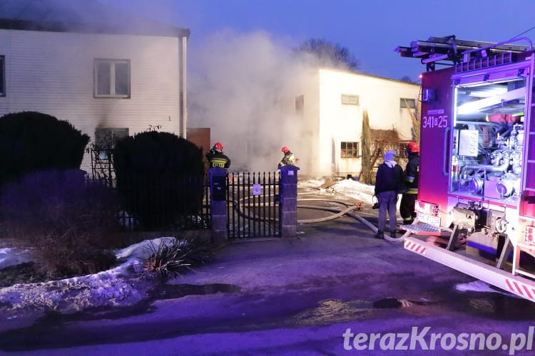 Pożar w domu przy ul. Polnej w Krośnie