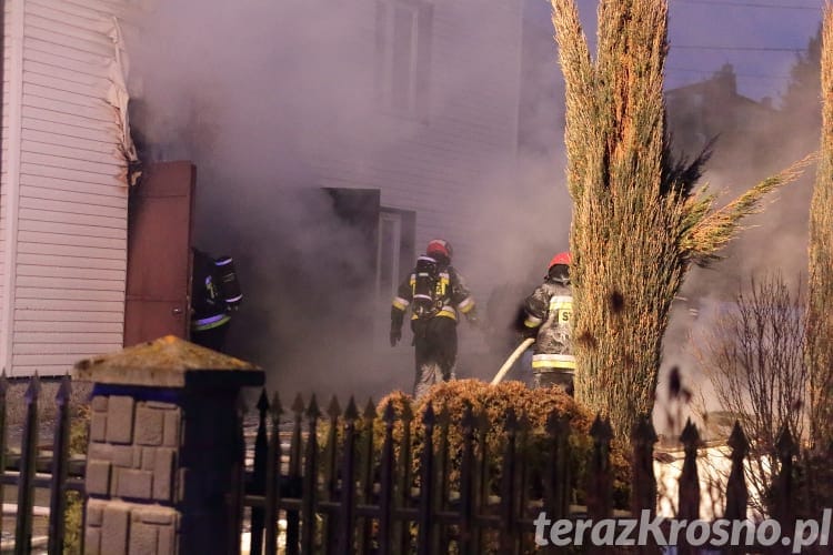 Pożar w domu przy ul. Polnej w Krośnie
