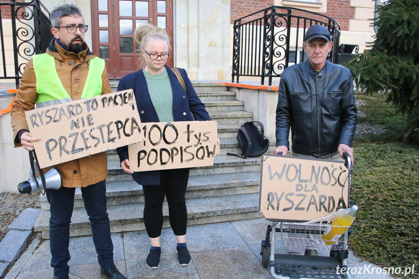 Protest pod sądem w Krośnie
