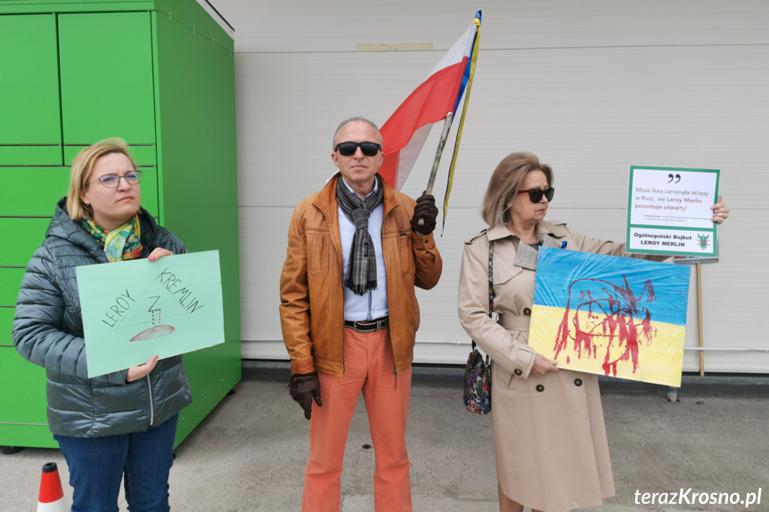 Protest przed Leroy Merlin w Krośnie