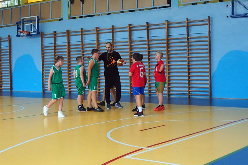 Turniej młodych adeptów koszykówki