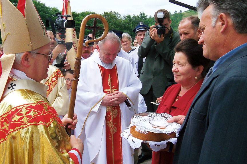 Uroczystość konsekracji nowego kościoła w Króliku Polskim