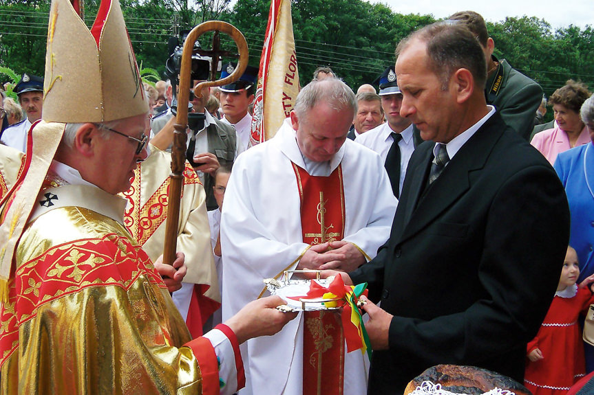 Uroczystość konsekracji nowego kościoła w Króliku Polskim