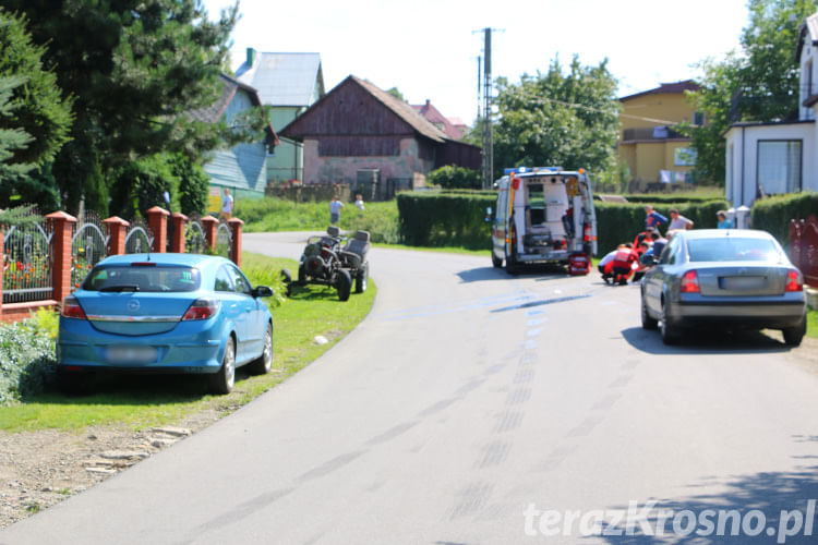 Wypadek w Faliszówce. Dwóch mężczyzn przygniecionych przez motocykl