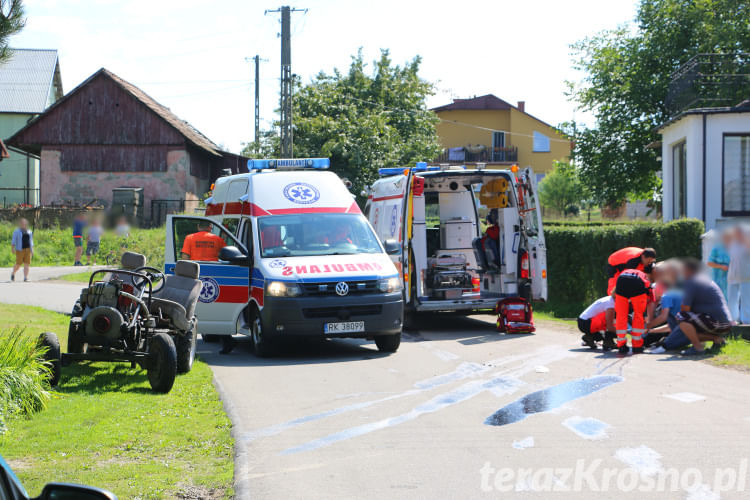 Wypadek w Faliszówce. Dwóch mężczyzn przygniecionych przez motocykl