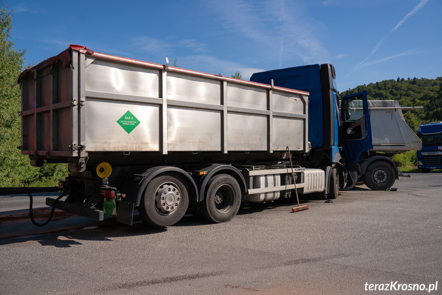 Zderzenie dwóch samochodów ciężarowych w Lipowicy
