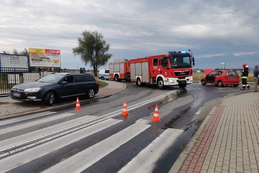 Zderzenie dwóch samochodów na Zręcińskiej w Krośnie