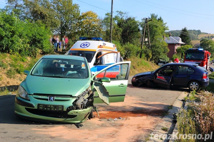 Zderzenie dwóch samochodów w Kopytowej