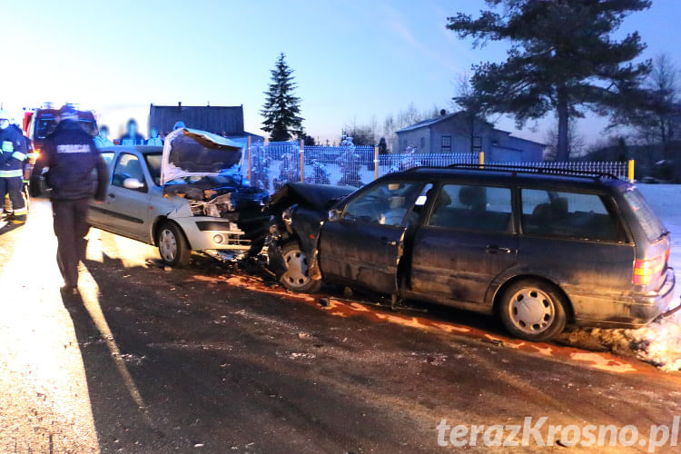 Zderzenie dwóch samochodów w Węglówce