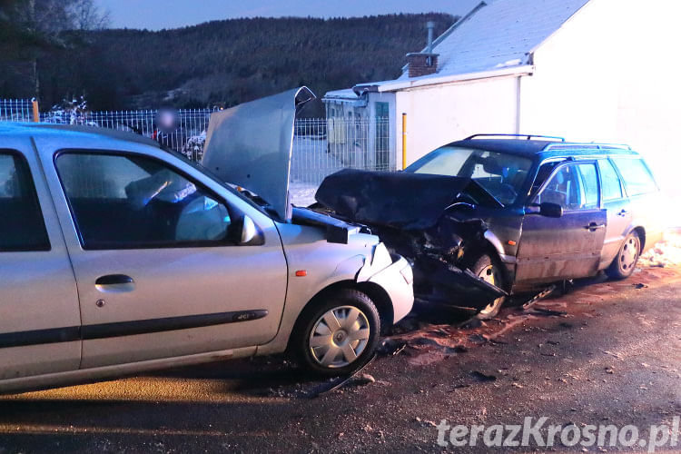 Zderzenie dwóch samochodów w Węglówce