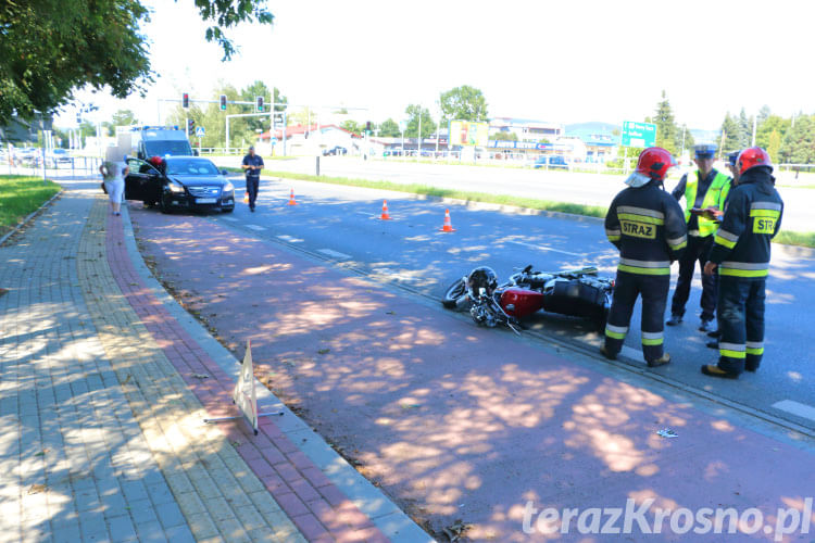 Zderzenie motocyklisty i samochodu osobowego w Krośnie