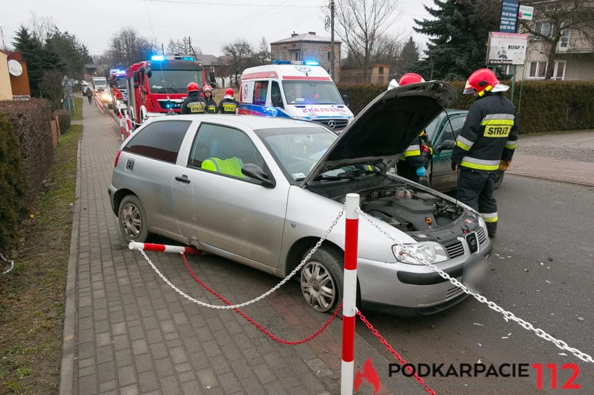 Zderzenie samochodów w Zręcinie